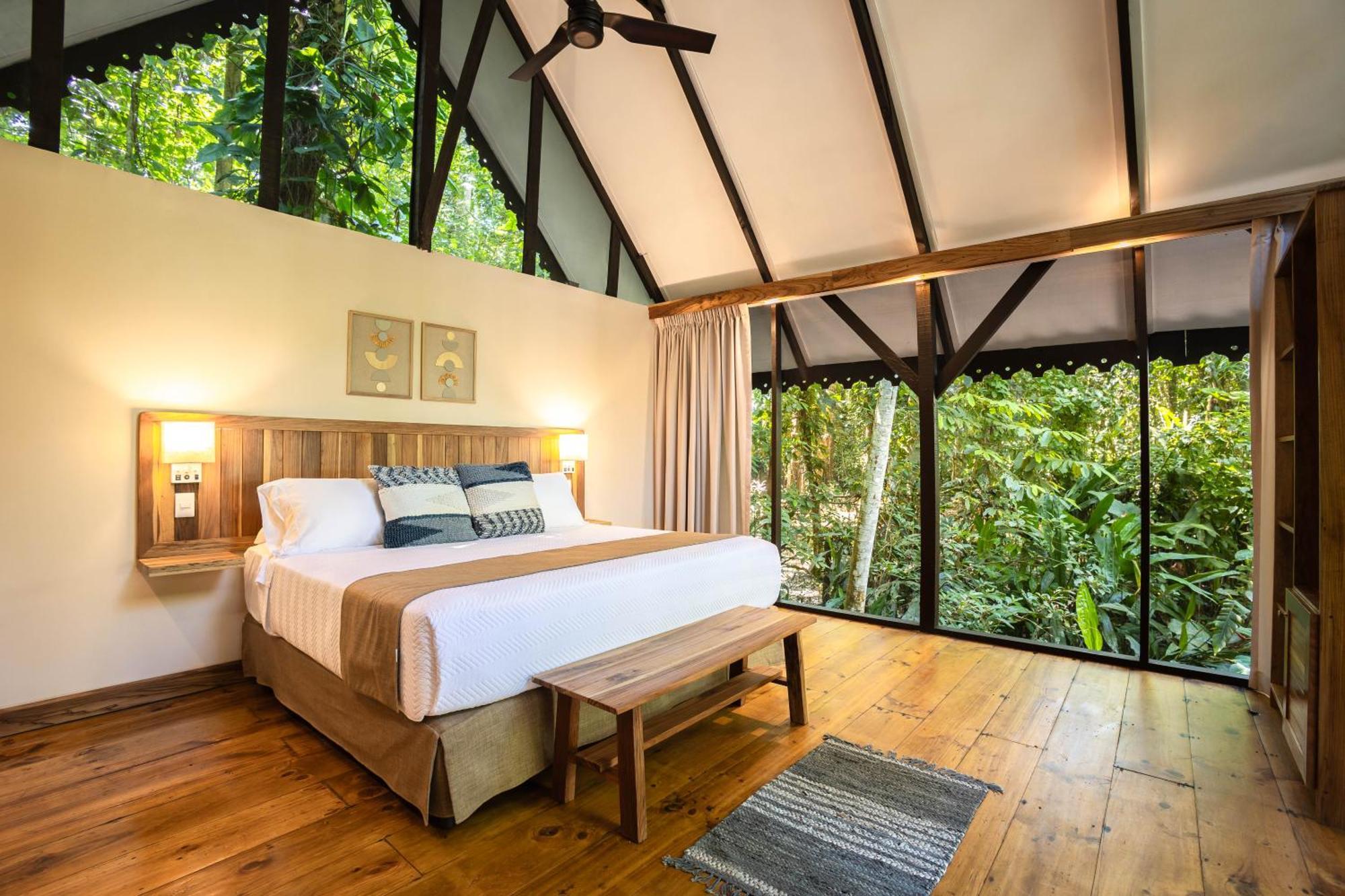 Bungalow 1 King Bed